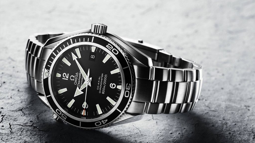 For the black dial and steel case, this fake Omega watch attracted a lot of attentions.