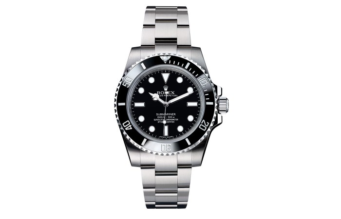 As one of the most popular watches in the world, this steel case replica Rolex watch attracted a lot of people.