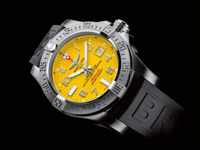 For the eye-catching brignht yellow dial, this replica Breitling watch is deeply loved by a lot of people.