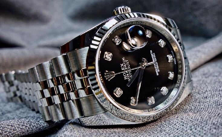 Although the diameter of this model is 36mm, the Rolex Datejust looks very profound and charming.