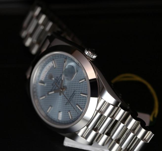 The 40 mm copy watches are made from platinum.